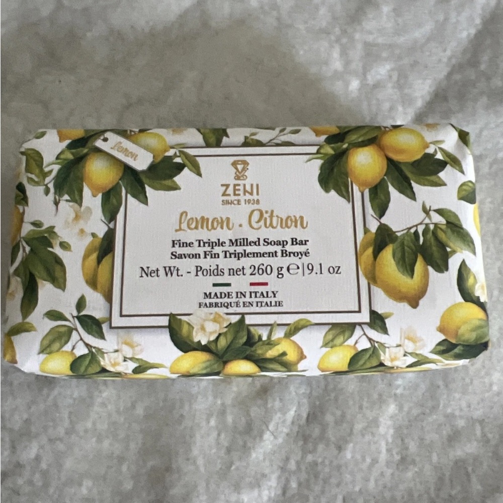 Yellow and White Lemon Grove Body Wash